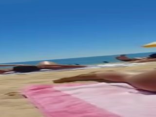 Candido caldi bruna ragazza perfetto culo abbronzatura a il spiaggia