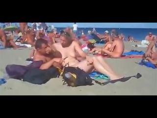 Σεξ με ώριμος/η επί ο δημόσιο παραλία