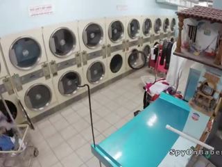 偷窥 前刘海 巨乳 孩儿 在 laundromat