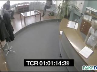 Chaud nana en une faux hôpital