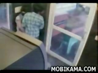 Sesso in atm cabina