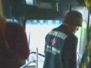 Seksikas õpilane entered sisse vale buss video