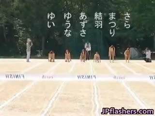 Asiatisk jenter løp en naken track og felt part4