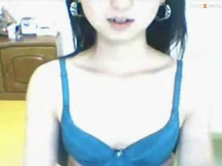 Warga asia remaja gadis webcam menunjukkan