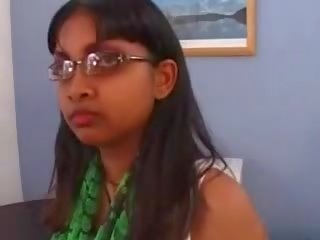 I virgjër vajzë indiane geeta