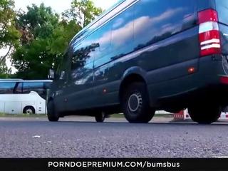 Bums bus - verdorben abholen und bus fick mit tätowiert deutsch blondie sina lange beine