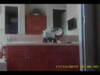 Gordinhas mamalhuda dona de casa spied em o casa de banho