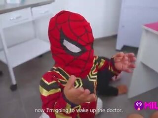 Dvärg spider-man defeats clinics tjuv och het maryam suger hans cock&period;&period;&period; hjälte eller villain&quest;