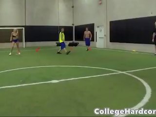 Hogeschool sport- dodgeball spelletje snel wordt hardcore orgie wauw cr12385
