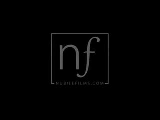 Nubilefilms - অ্যালেক্স ব্লেক, কাইলি রাজমিস্ত্রি - নিদ্রা হইতে জাগা উপর যৌন