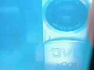 Spycam menangkap gemuk perempuan dengan kecil payu dara