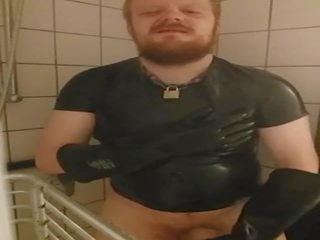 Rubbercub wanking dalam mandi