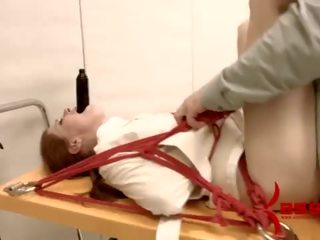 Penny pax devine anal la dracu pe metal cart în mental spital