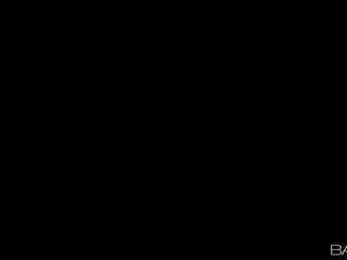 সরু মিস্ অস্ত সম্মুখের দিকে অপরিমেয় গৃহপালিত মোরগ