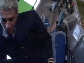 Sunkus seksas su labai karštas stewardesses