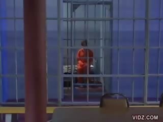 Φυλακισμένος ashley μπλε πιπιλίζουν guard&#039;s τεράστιος καβλί