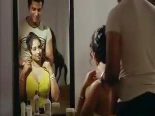 Індійська красуня актриса купання в еротика маллу кіно