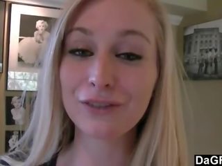 Blond ado hardcore baisée et une agréable faciale à hôtel vidéo
