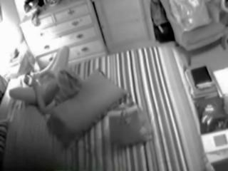 Ładniutka blondynka mamuśka przyłapani masturbacja na ukryty kamera