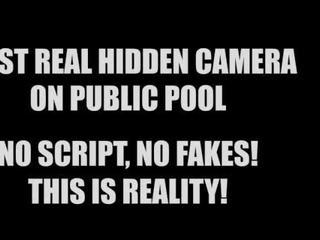 Czeska brunetka ukryty kamera w publiczne basen