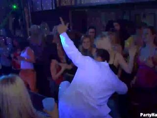 Grupo sexo salvaje empanada en noche discoteca