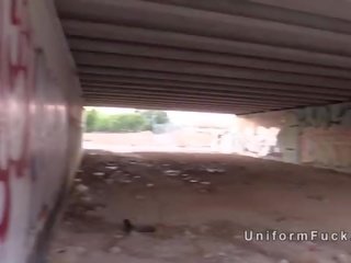 Viltojums policists ponijs tinti ar tinti blondīne uz underpass