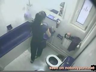 2198 - baik hati rambut coklat speeinh di tersembunyi toilet kamera