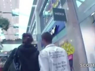 Jong tsjechisch tiener geneukt in winkelcentrum voor geld door 2 duits jongens