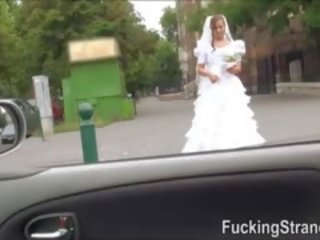 Desperat bruden amirah adara blir körd somewhere i offentlig