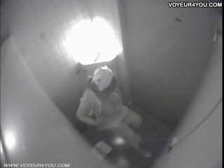 Toilet onani secara rahasia ditangkap oleh kamera pengintai
