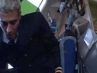 Duro sexo con muy caliente stewardesses