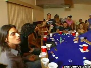 Ashli orion a ju gang na hawt dievky stráca na vyzliekanie poker